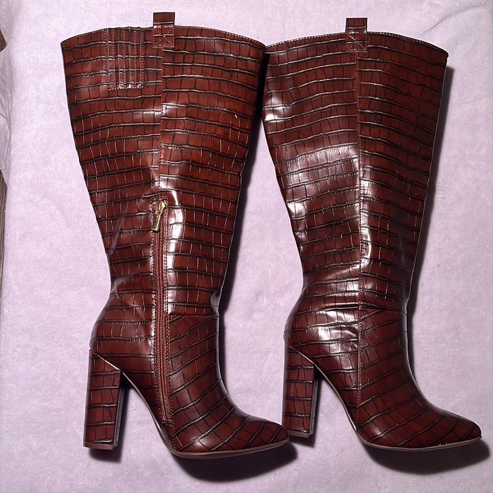 Like new Wren WW/EWC Boots from JustFab!!